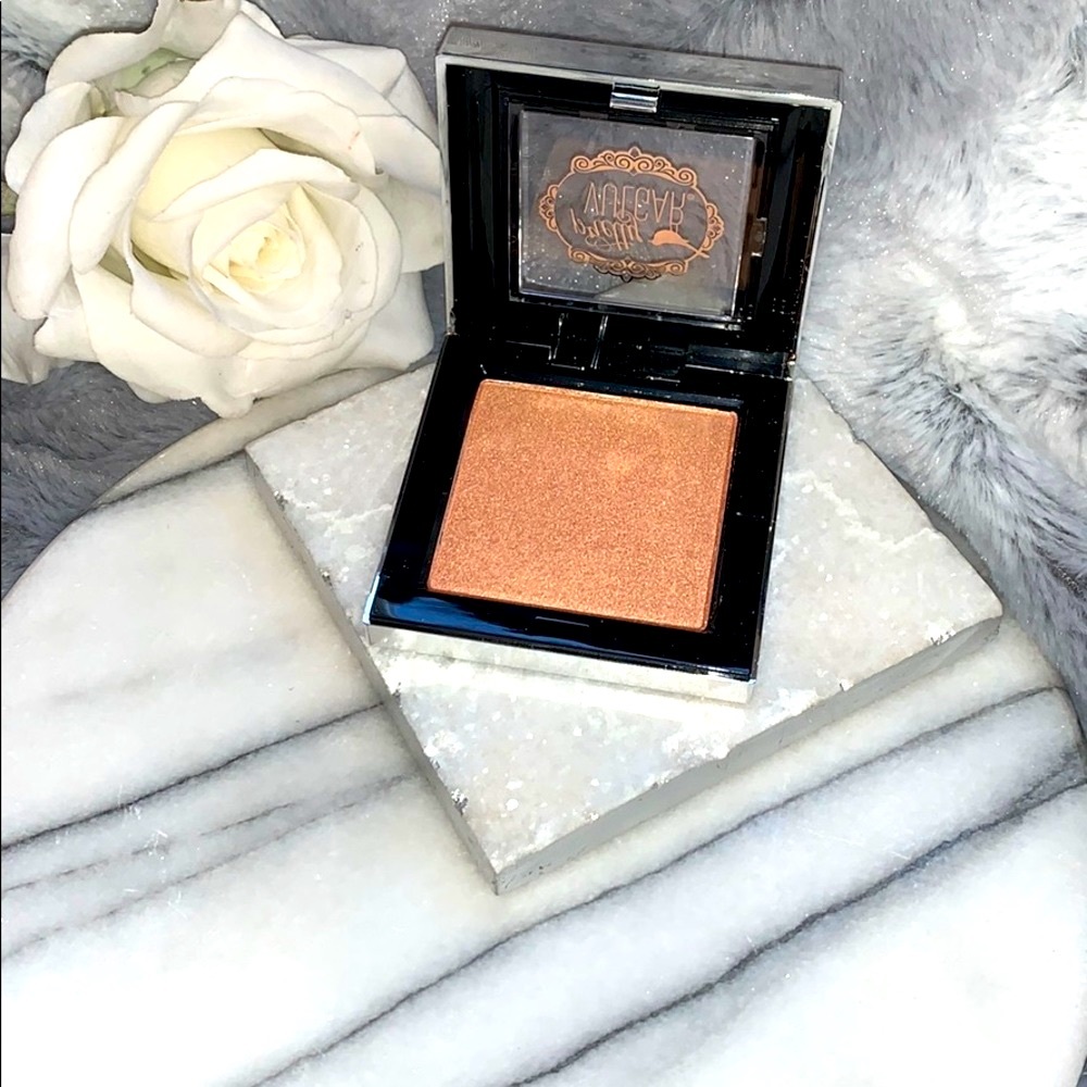 NWOT. Pretty Vulgar Highlighter